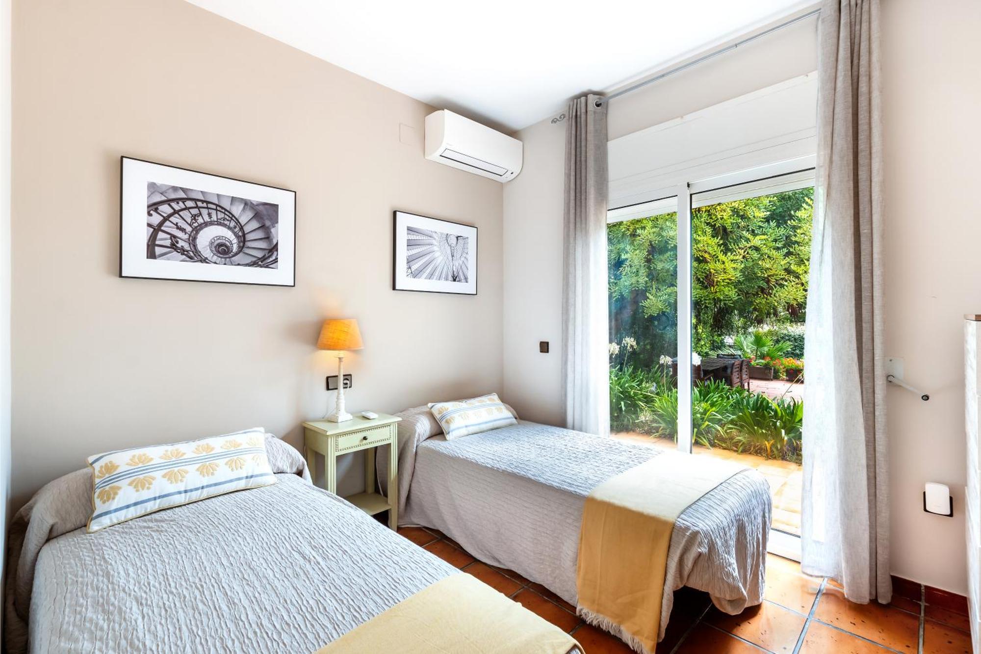 Villa Golfy 8 Golf Bonmont Terres Noves 外观 照片